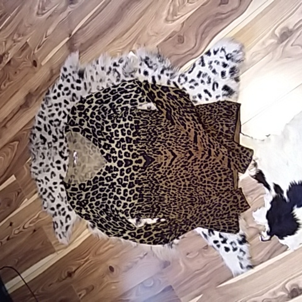 Buffalo vneck leopard print sweater